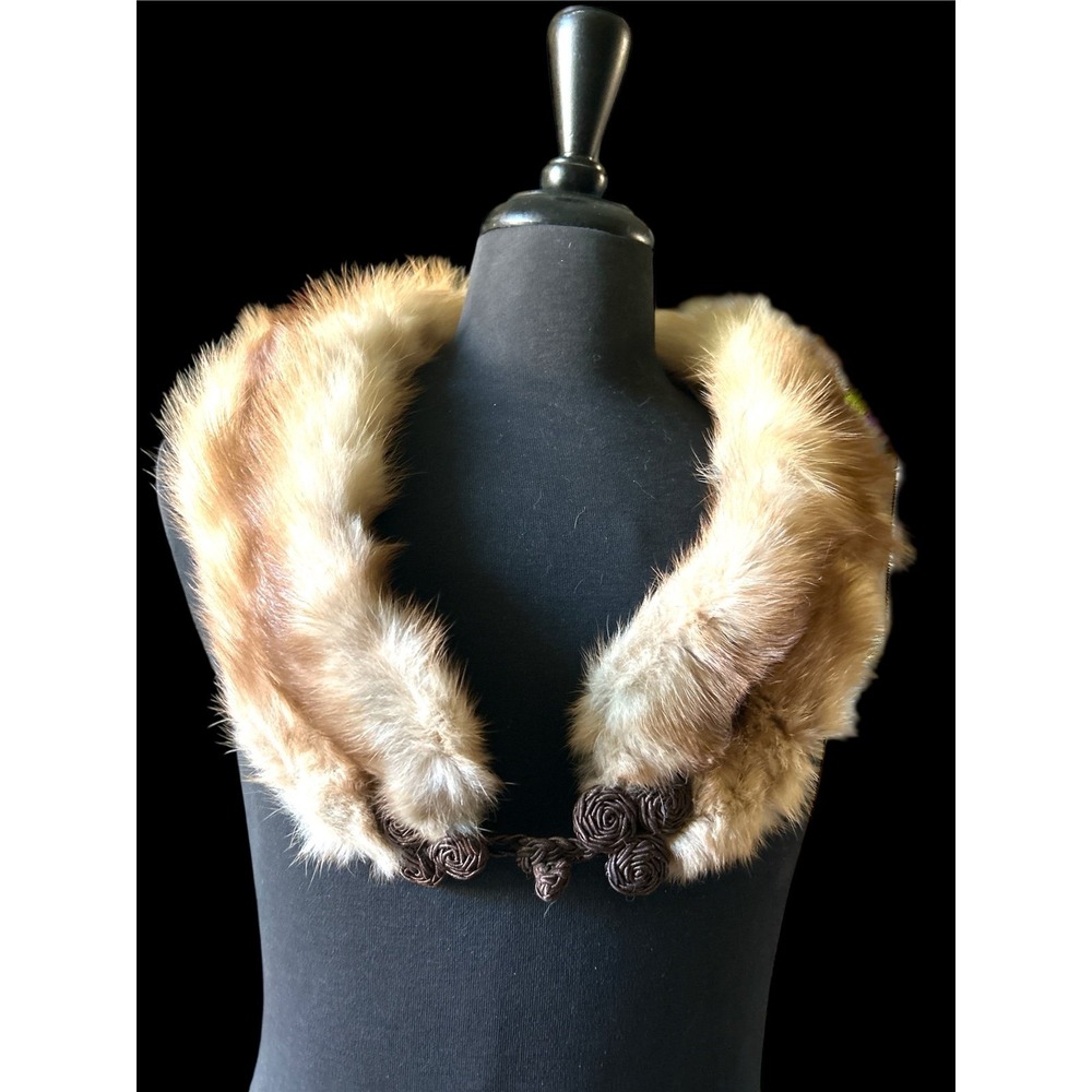Vintage Fox Fur Pelts Scarf/Boa Wrap/Collar w/Frog closure